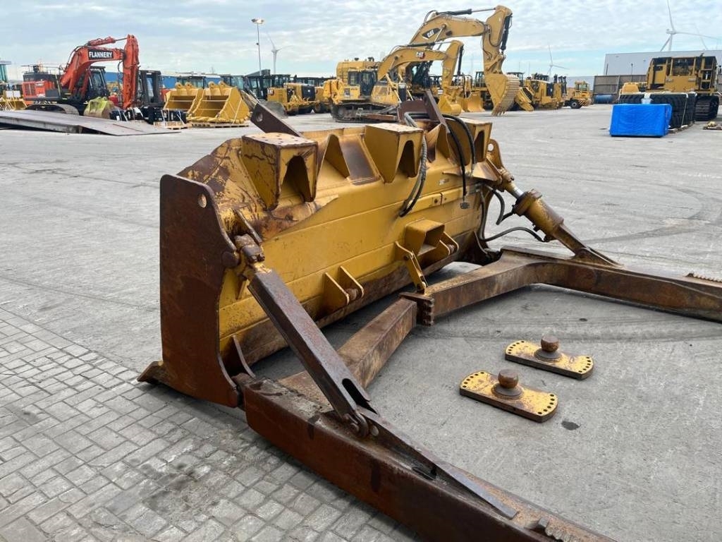 CAT D 6 XL Blade + Pusharms