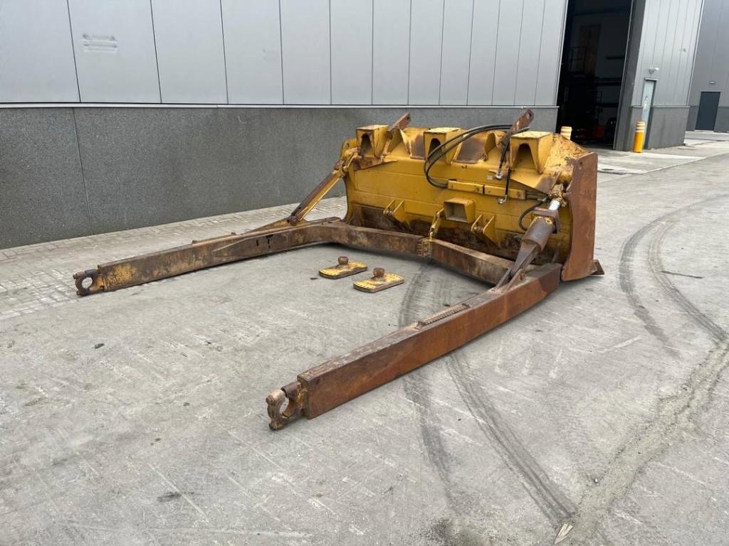 CAT D 6 XL Blade + Pusharms