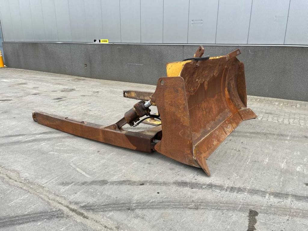 CAT D 6 XL Blade + Pusharms