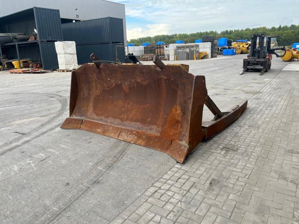 CAT D 6 XL Blade + Pusharms