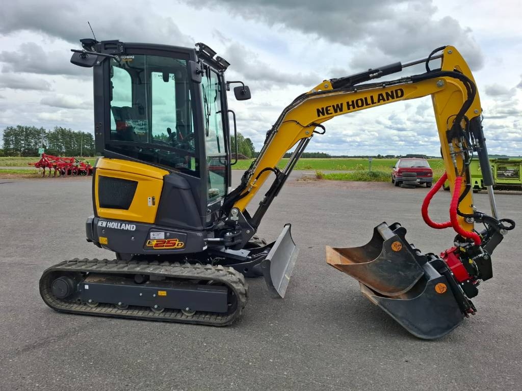 New Holland E 25 D