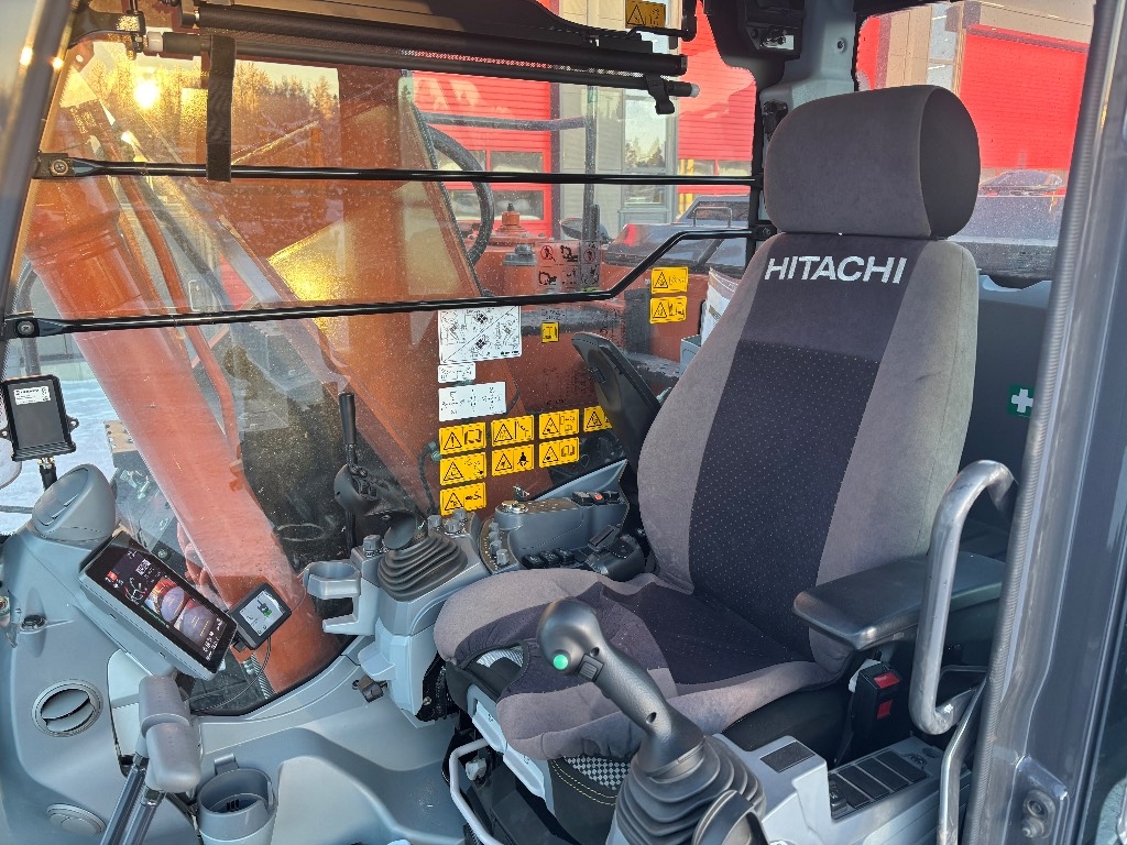 hitachi-zx-135-us-7-demokone-h,7ad59aac