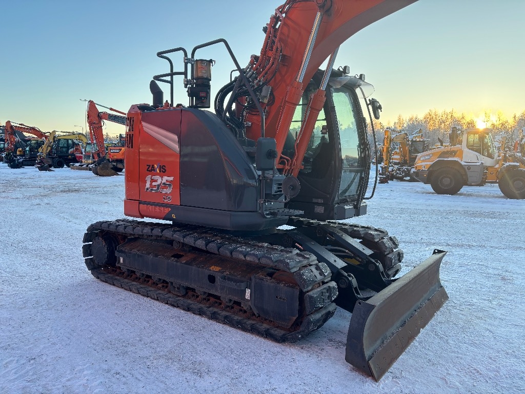hitachi-zx-135-us-7-demokone-h,bab8c48d