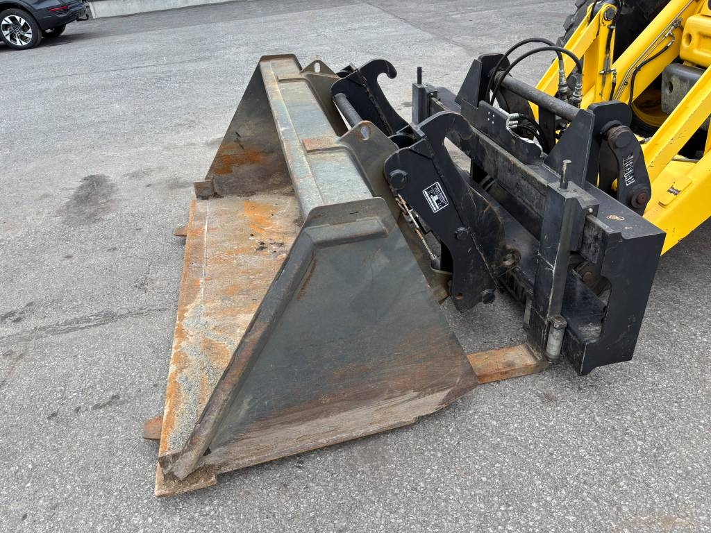 new-holland-lb-115-b-4-ps-kall,5715e6ef