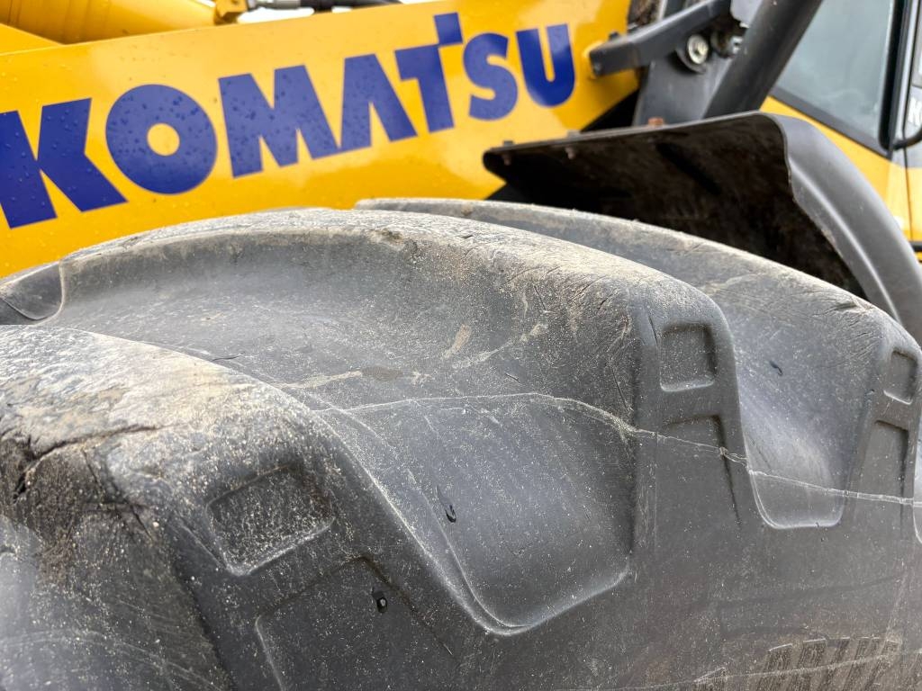 Komatsu WA320-8