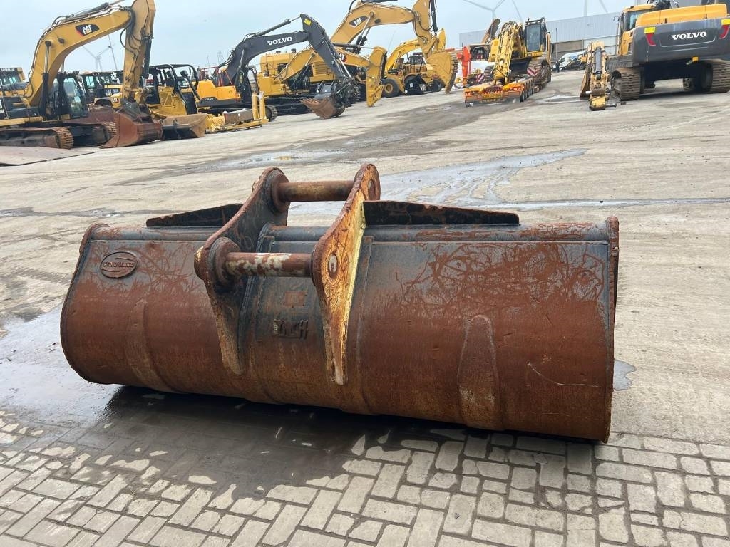 Volvo EC 480 E L coupler + bucket