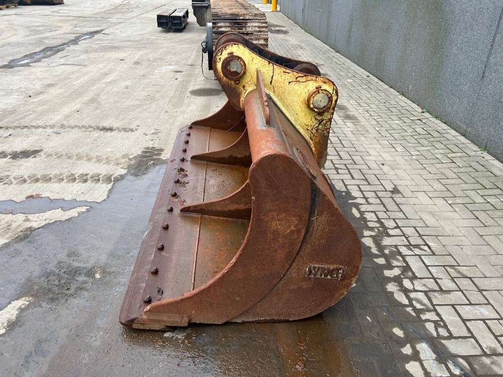Volvo EC 480 E L coupler + bucket