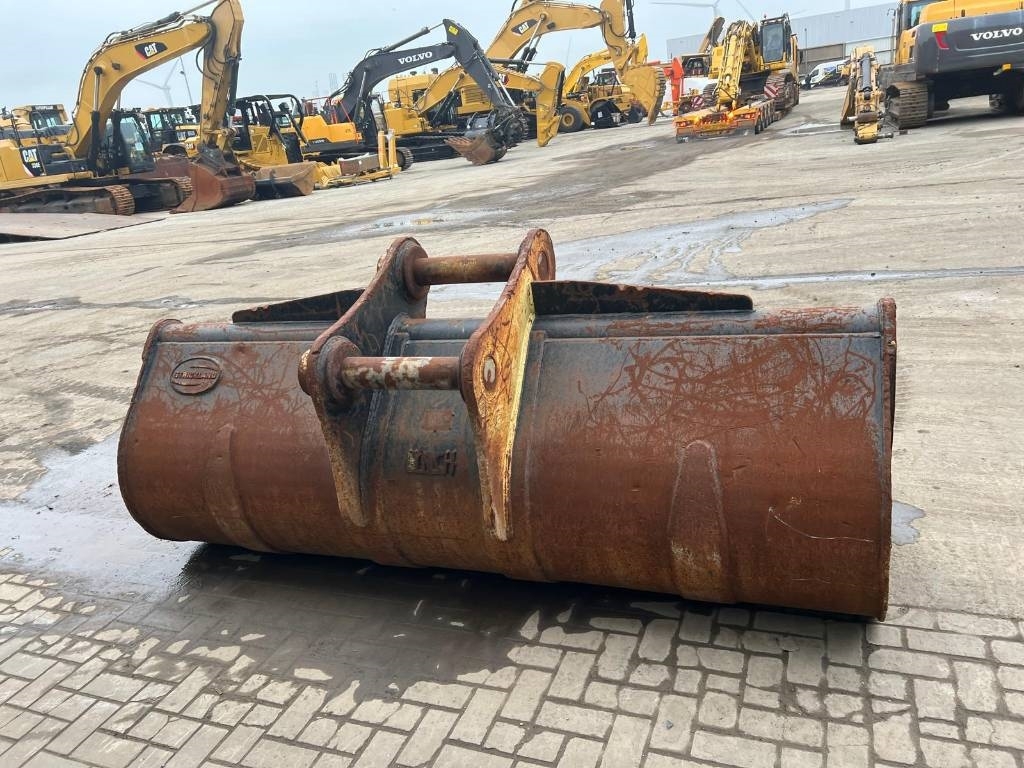 Volvo EC 480 E L coupler + bucket