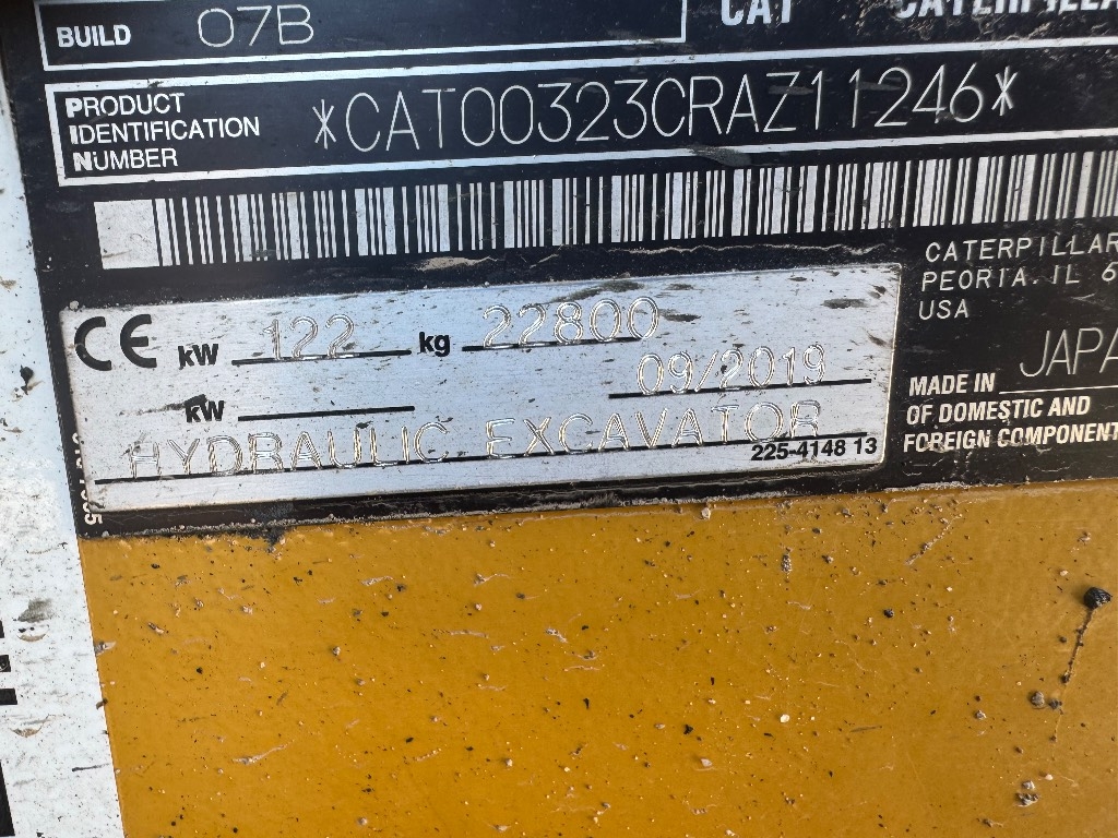 CAT 323 – bilde 7
