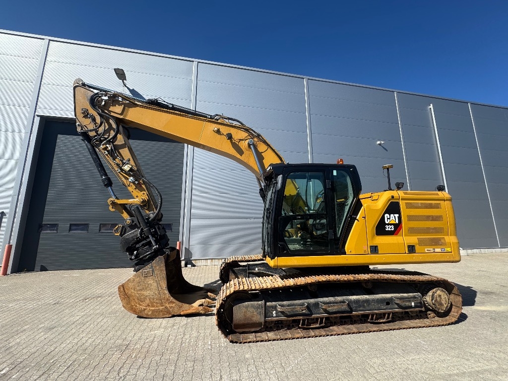 CAT 323 – bilde 4