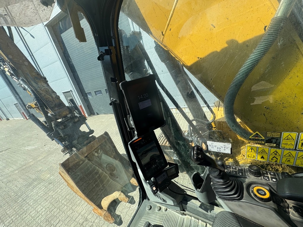 CAT 323 – bilde 9