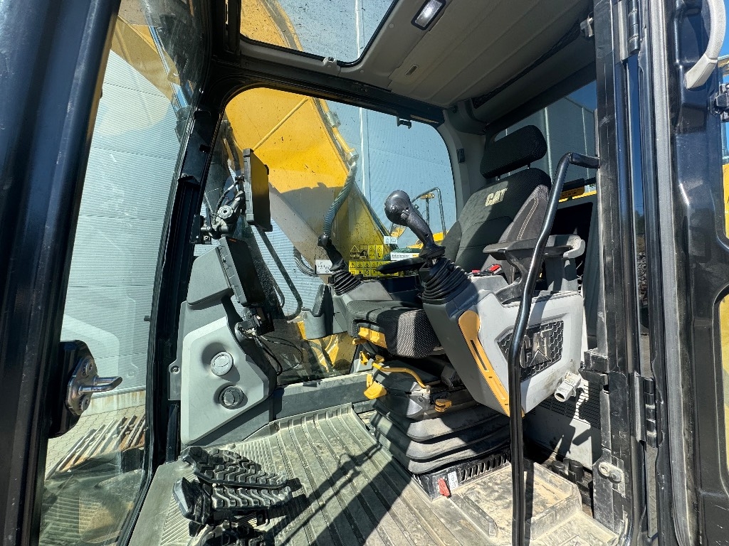 CAT 323 – bilde 8
