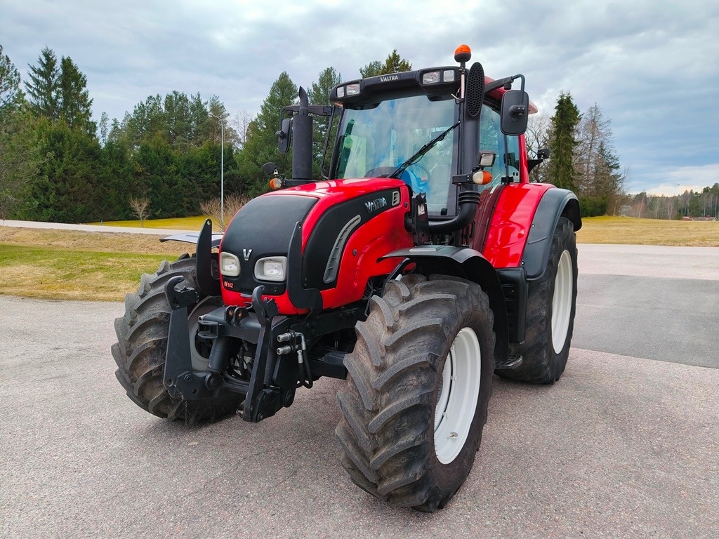 Valtra N 142
