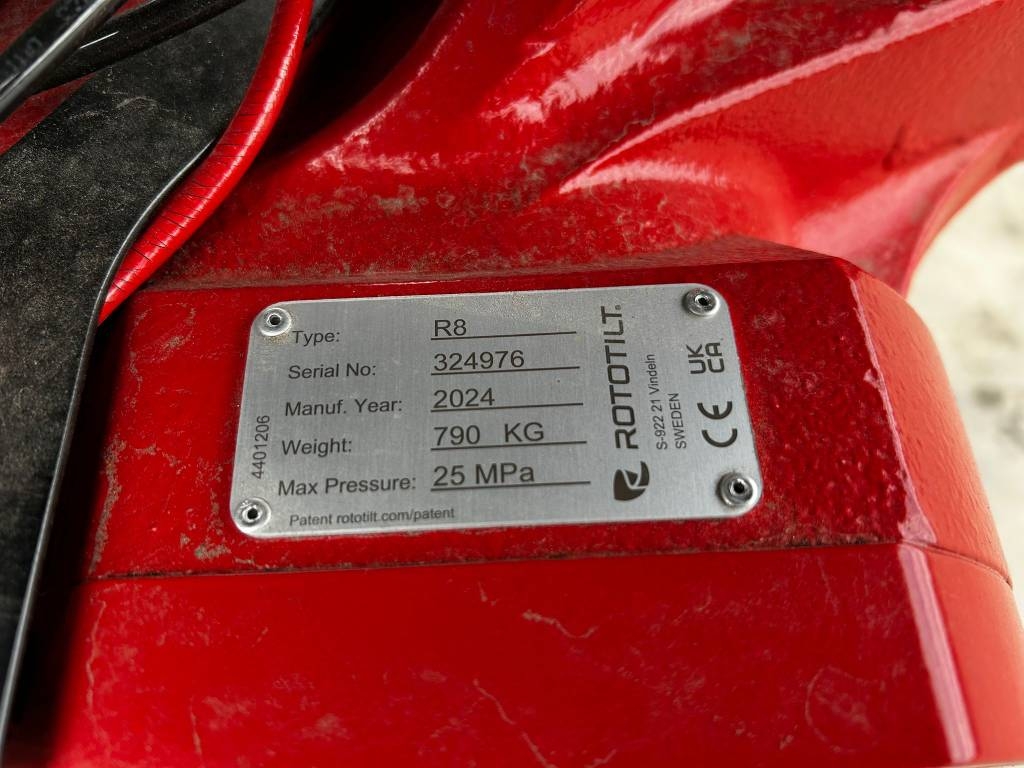 hitachi-zx225uslc-7-pyorittaja,07496665