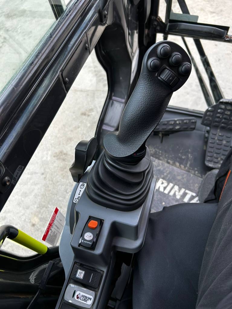hitachi-zx225uslc-7-pyorittaja,375d5893