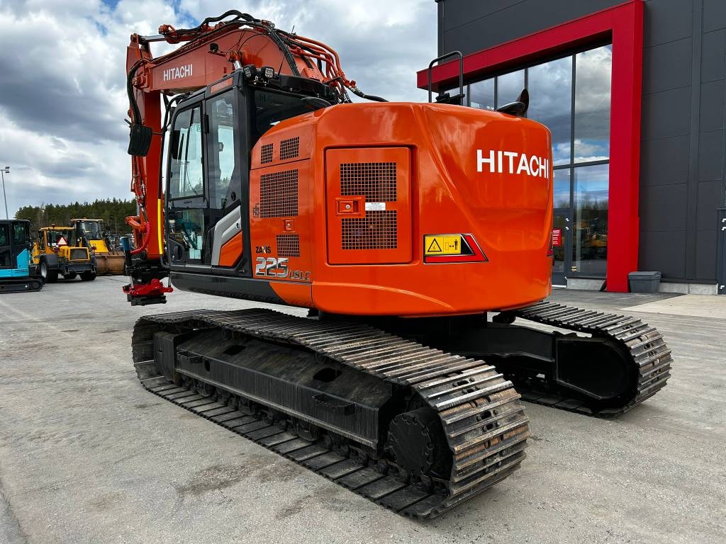 hitachi-zx225uslc-7-pyorittaja,38266530