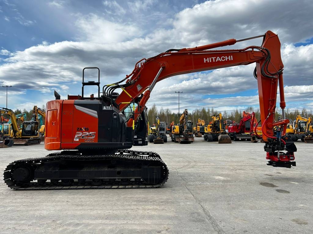 hitachi-zx225uslc-7-pyorittaja,4bdabd9d