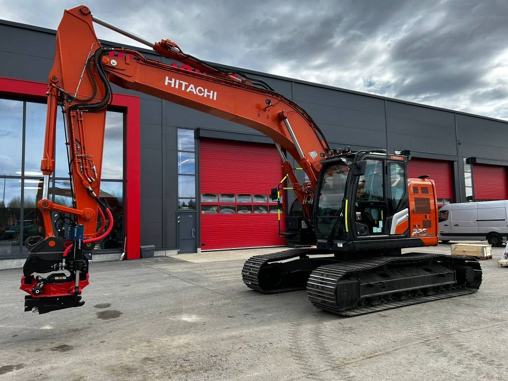 hitachi-zx225uslc-7-pyorittaja,59aed9d5