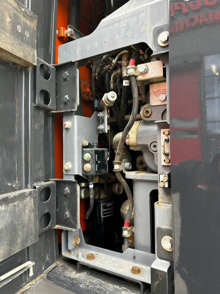 hitachi-zx225uslc-7-pyorittaja,65e74383