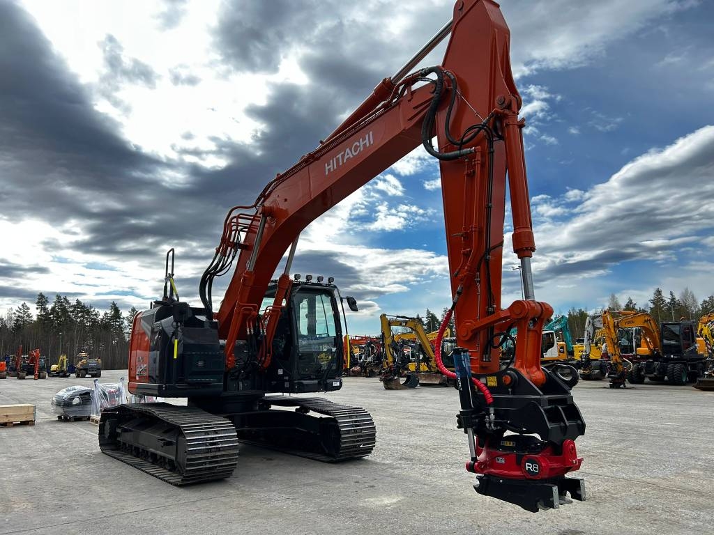 hitachi-zx225uslc-7-pyorittaja,67f4a483