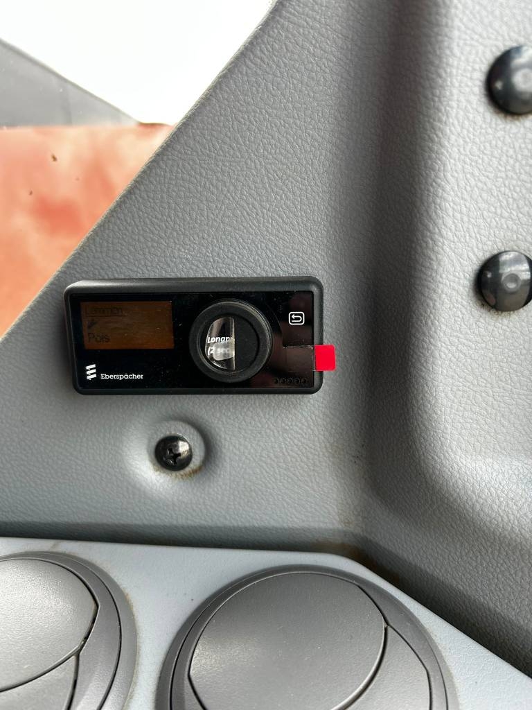 hitachi-zx225uslc-7-pyorittaja,d1adc557