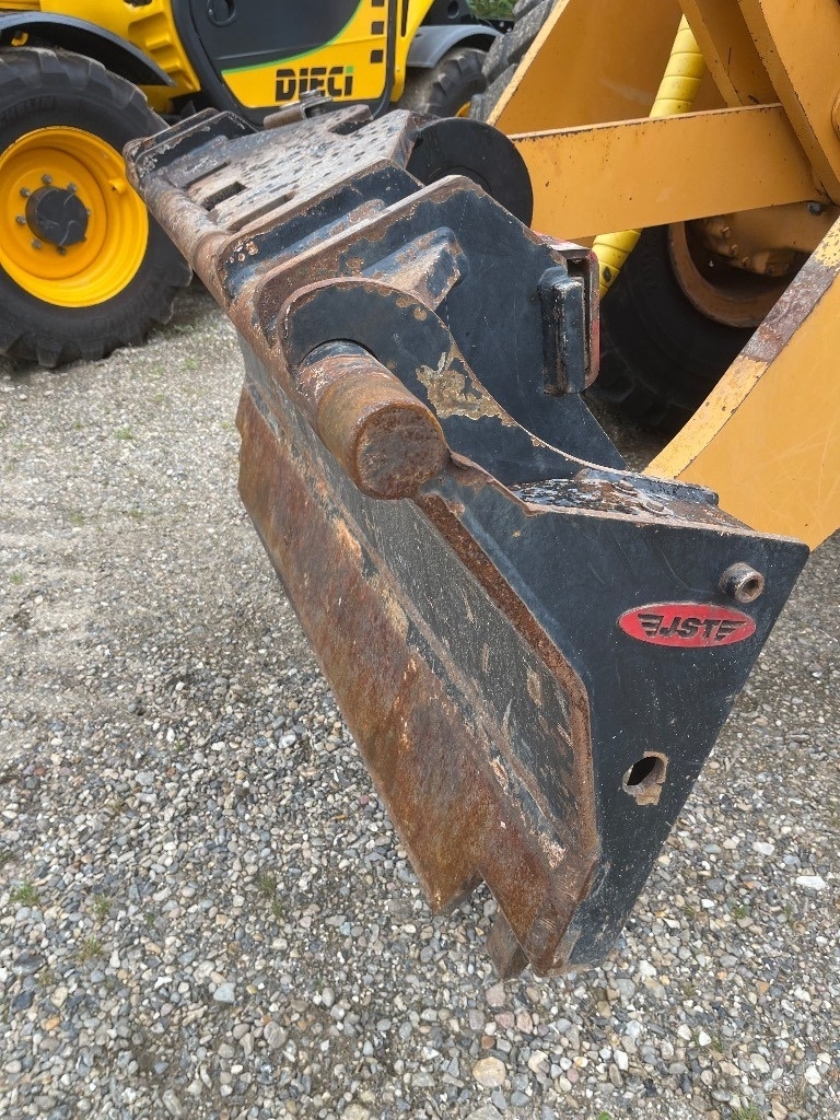 CASE 821 E