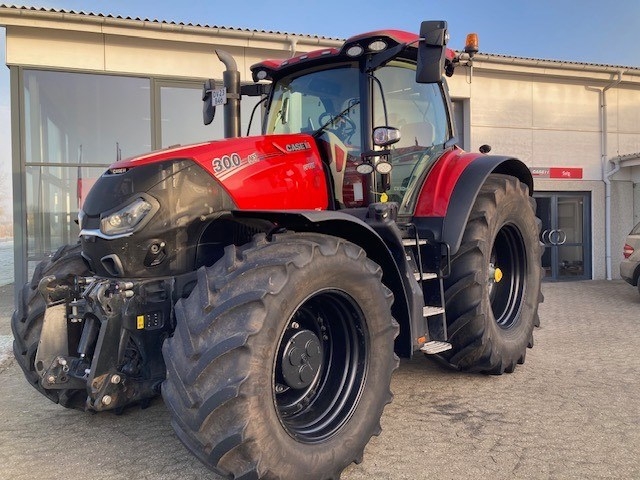 Case IH OPTUM 300 CVX
