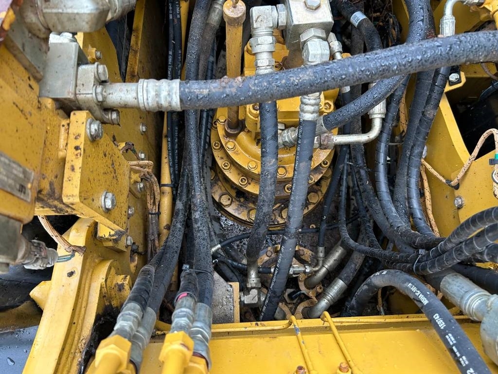 CAT 320