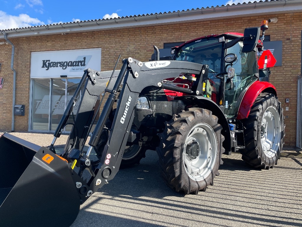 Case IH Farmall 100 C med Ålø Q4 frontlæsser