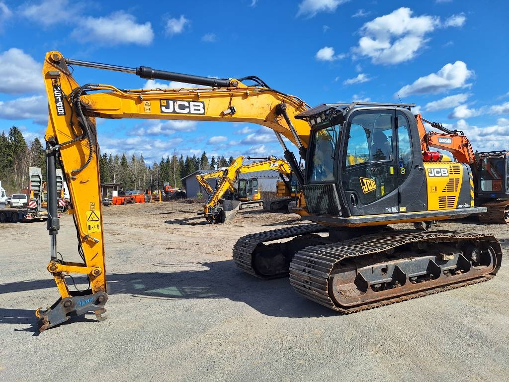 JCB JS 145 HD Metsämalli