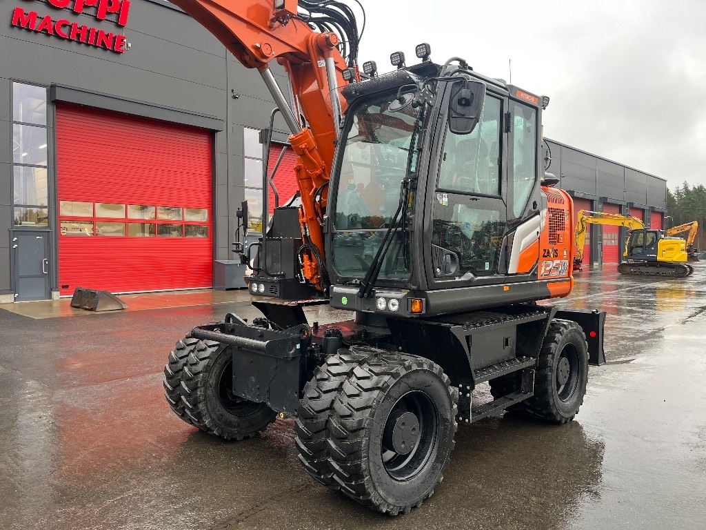 Hitachi ZX 135 W-7 / Engcon, Rasvari, ym. Ex-Demo - Wheeled