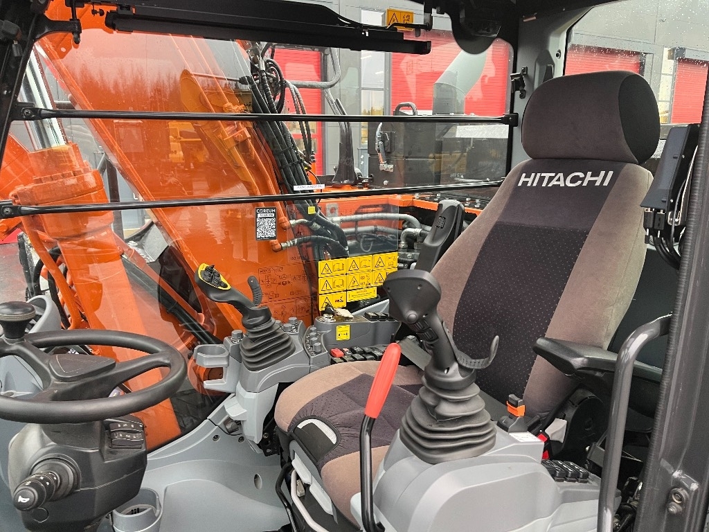 Hitachi ZX 135 W-7 / Engcon, Rasvari, ym. Ex-Demo - Wheeled