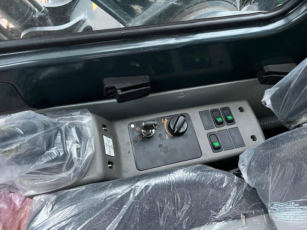 Hyundai R 210 (New / Non CE Certified)