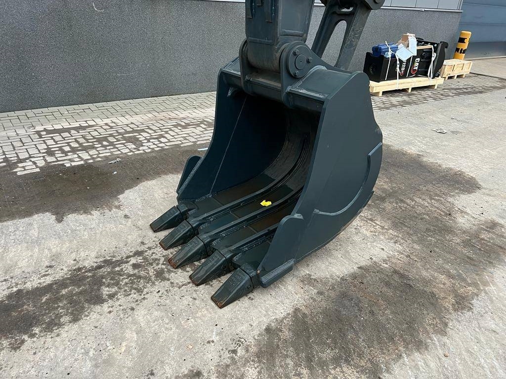 Hyundai R 210 (New / Non CE Certified)