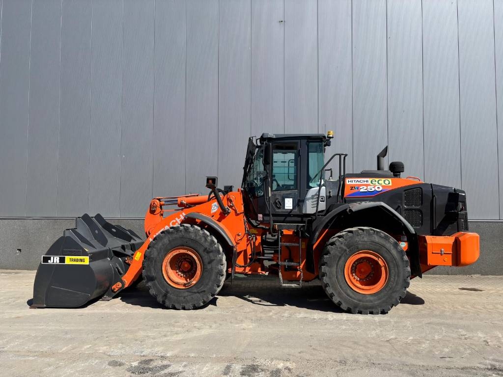 Hitachi ZW 250-6
