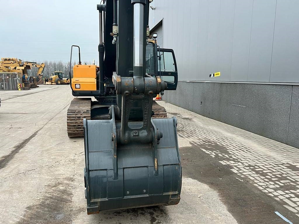 Hyundai R 210