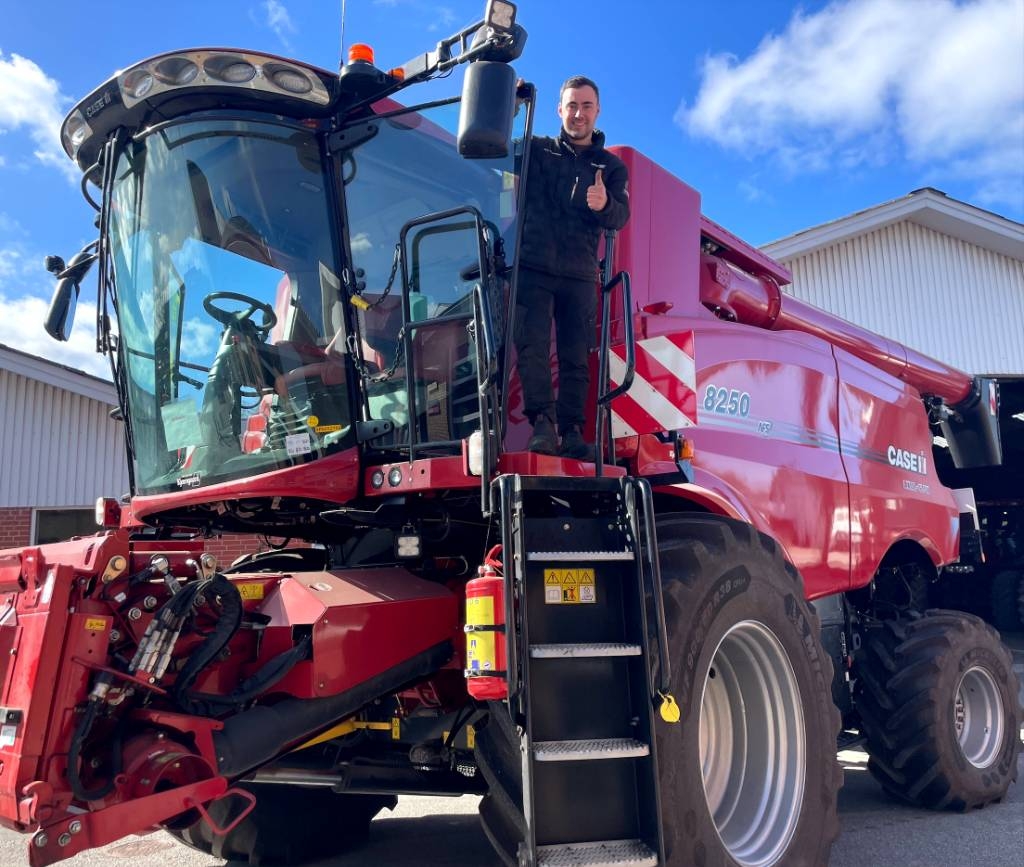 Case IH Axial Flow 8250