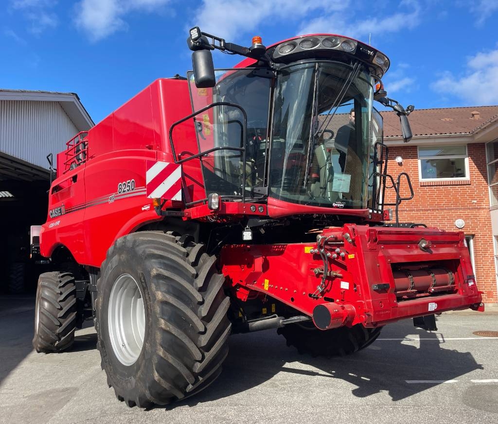 Case IH Axial Flow 8250