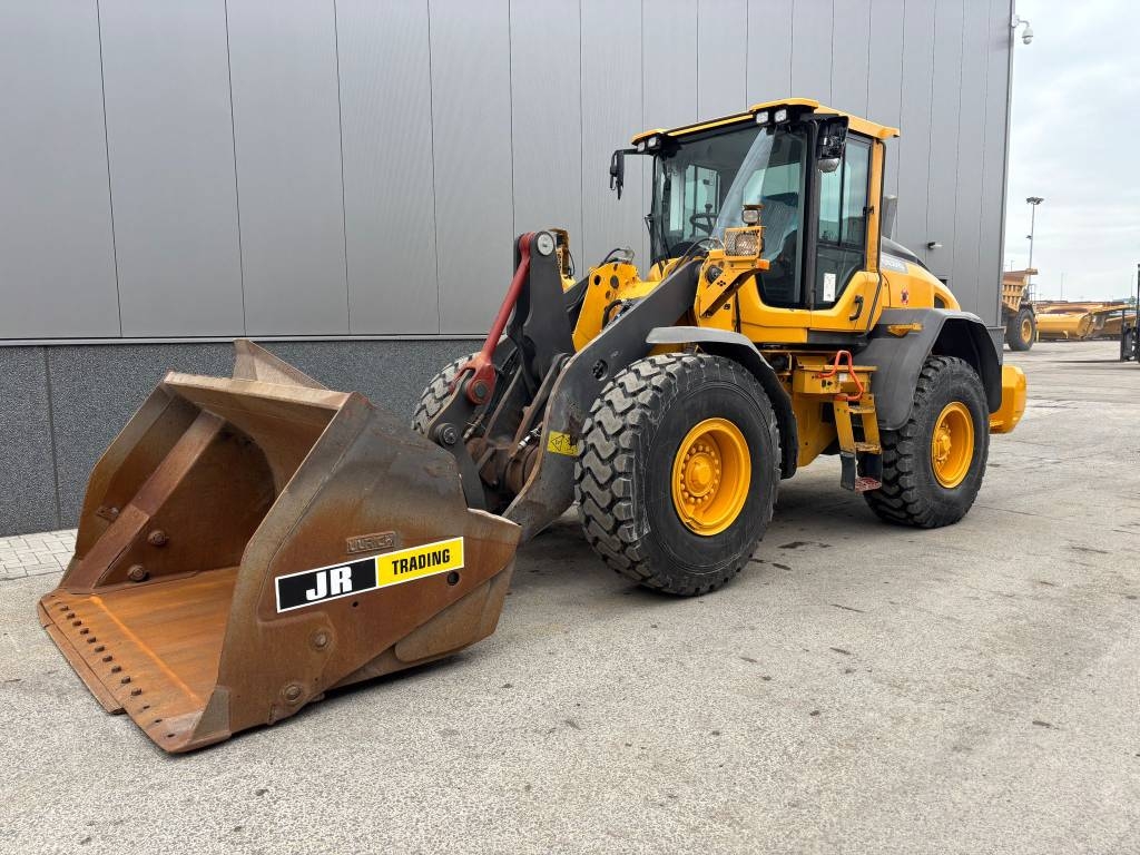 Volvo L 90 H (High tip + New tires)