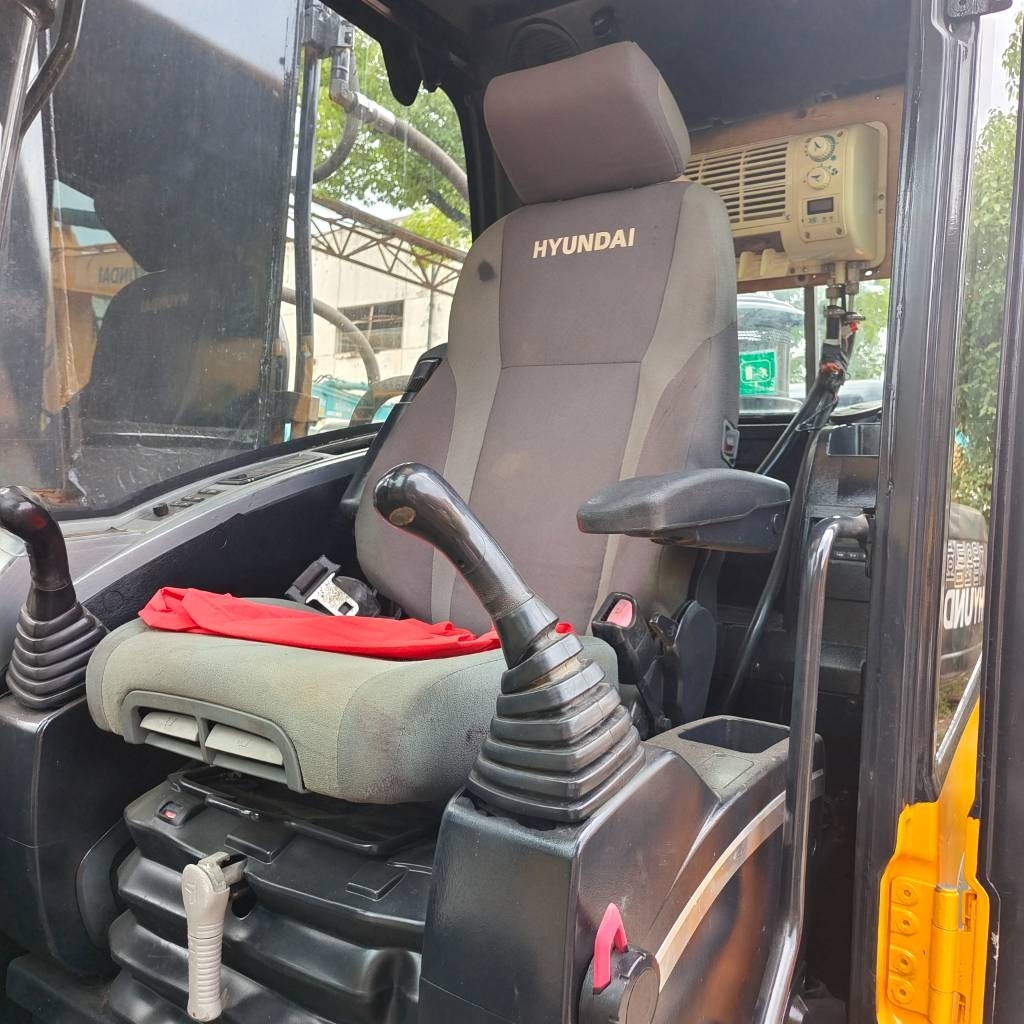 2023 Hyundai 220LC-9S-44388518