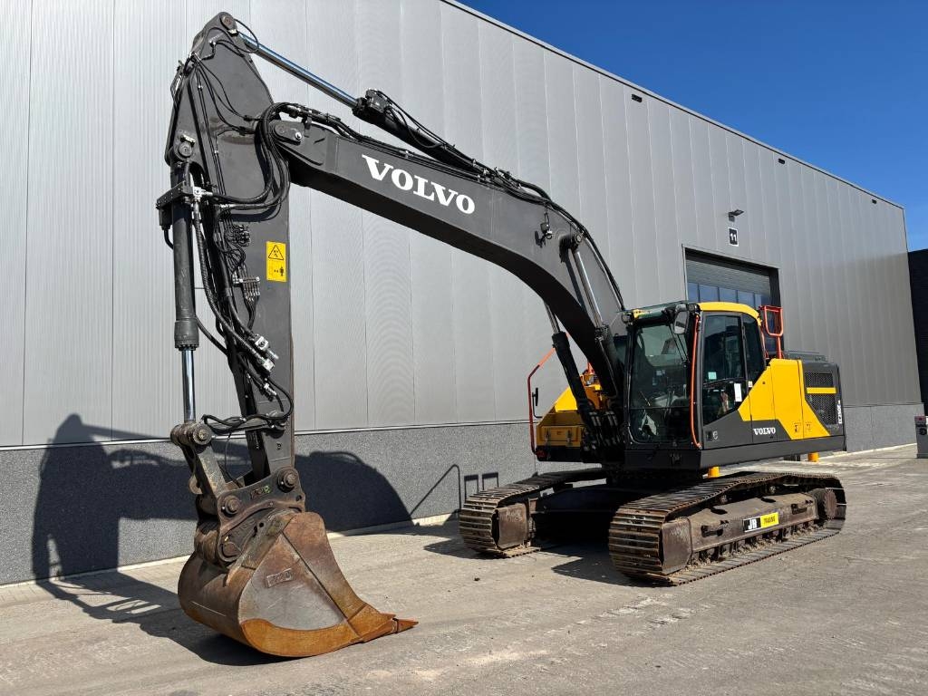 Volvo EC 250 ENL (Two Buckets)