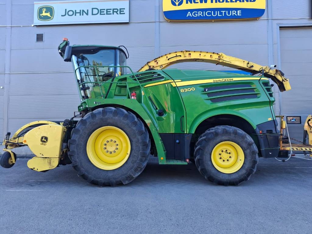 John Deere 8300
