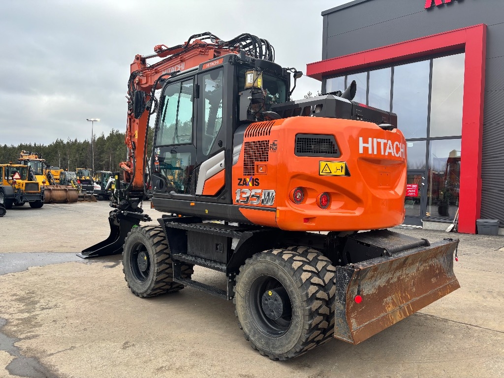 hitachi-zx-135-w-7-pyorittaja,11bb3857