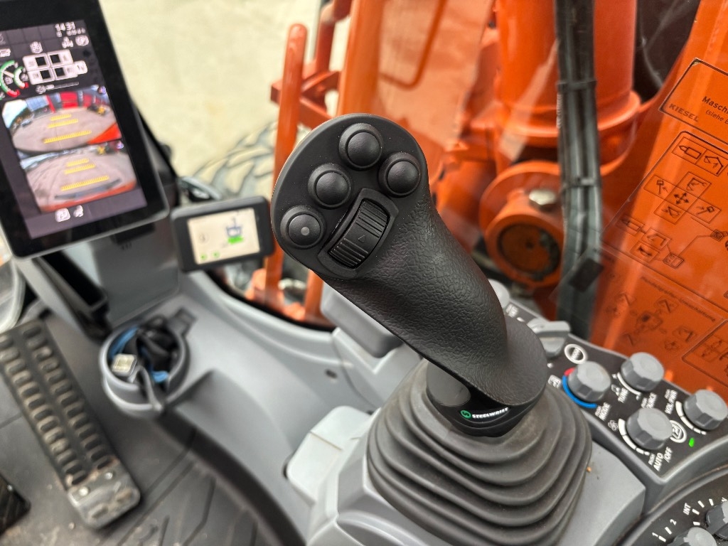 hitachi-zx-135-w-7-pyorittaja,2ed58835