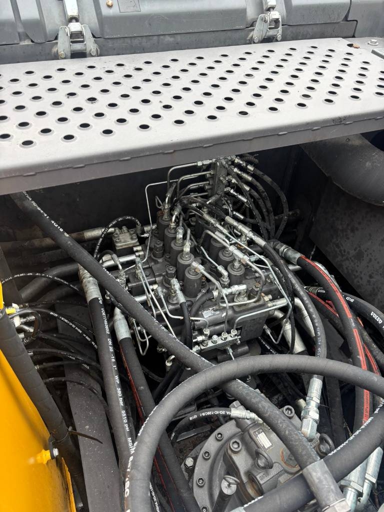 volvo-ec-250-el-pitkapuomi-lii,e3591e73