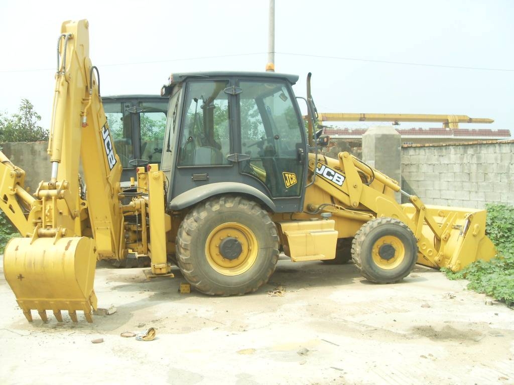 Used JCB 3CX backhoe loaders Year 2012 Price 25,000 for sale