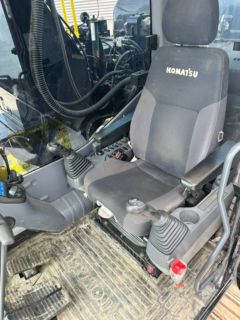 Komatsu PC210-11