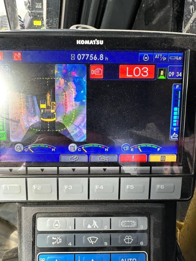 Komatsu PC210-11