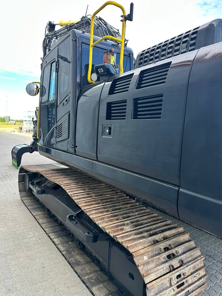 Komatsu PC210-11