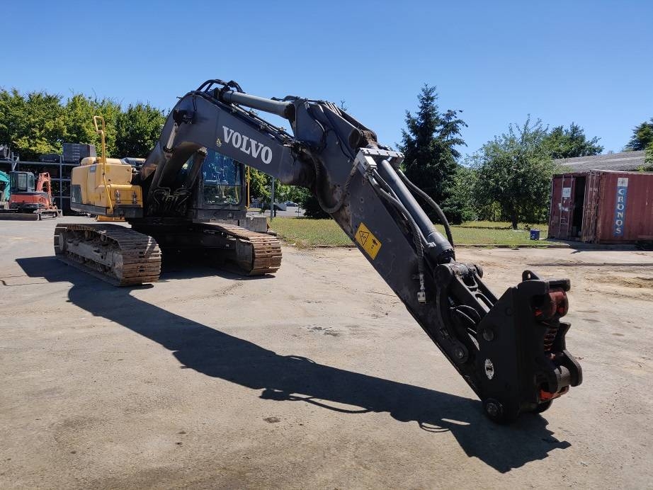 Volvo ec 220 dl